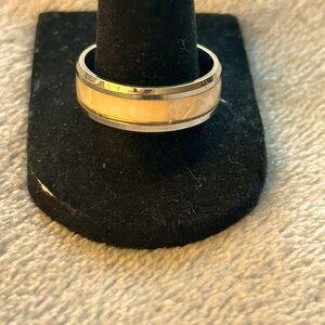 Men’s two toned silver band, 10